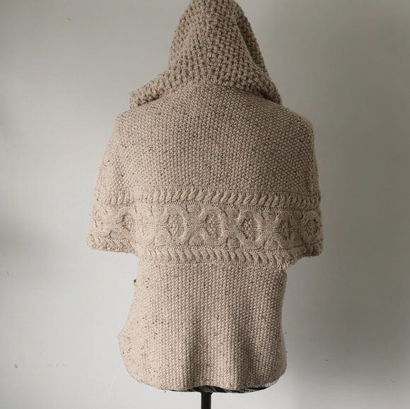 Far away from close knit hooded sweater - Picture 4 of 6